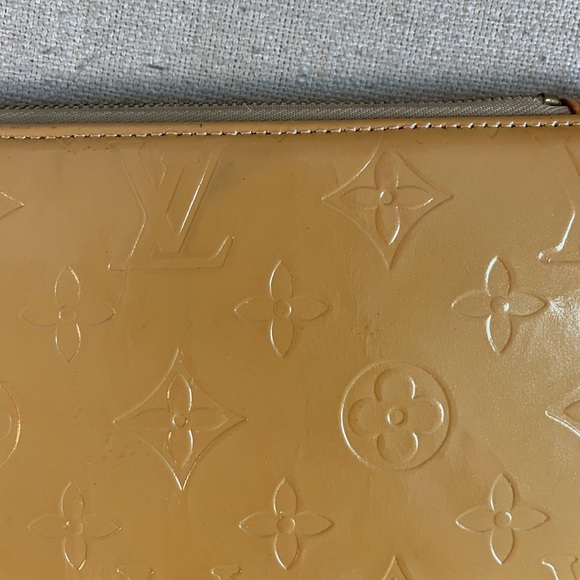 Louis Vuitton Vernis Lexington Monogram Clutch - Picture 6 of 15